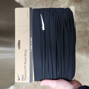 Nike therma FIT neck wrap